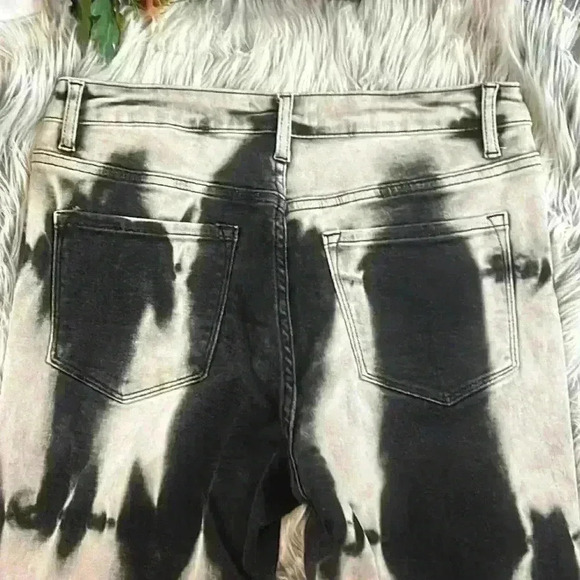 Vervet Haylie High Rise Tie Dyed Crop Skinny  Raw-Edge Jeans, Black/Grey - Picture 8 of 10